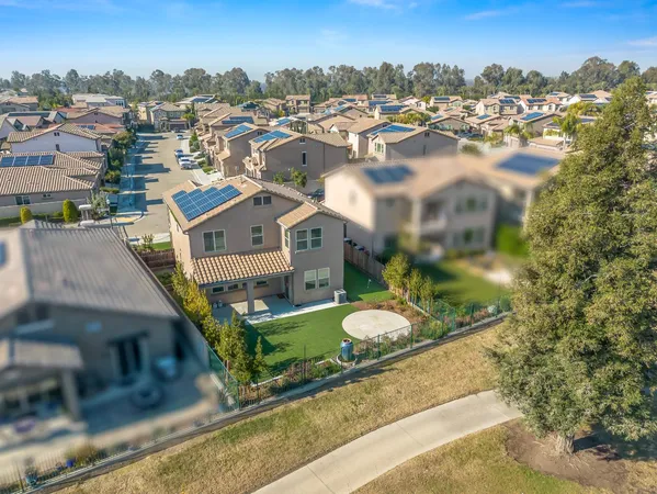 $679,000 | 11584 North Via Venitzia Avenue, Fresno, CA 93730