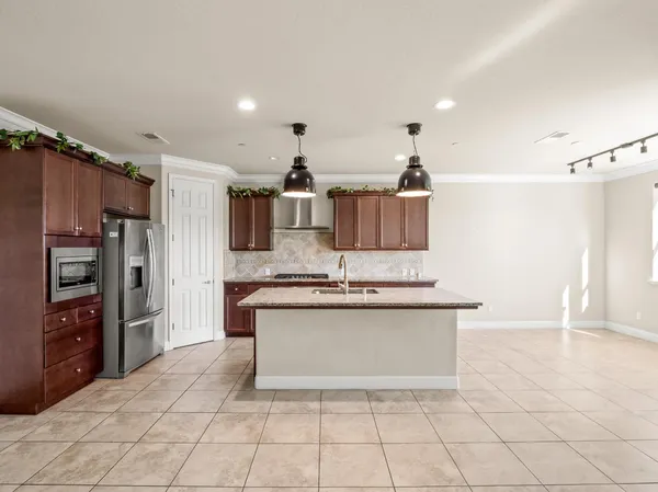 $679,000 | 11584 North Via Venitzia Avenue, Fresno, CA 93730