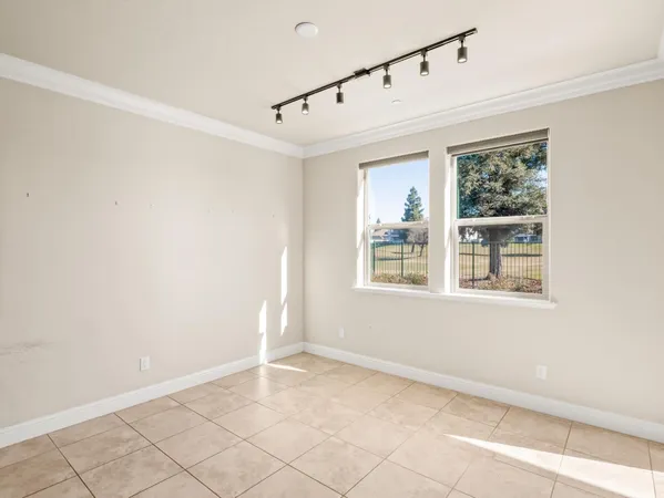 $679,000 | 11584 North Via Venitzia Avenue, Fresno, CA 93730