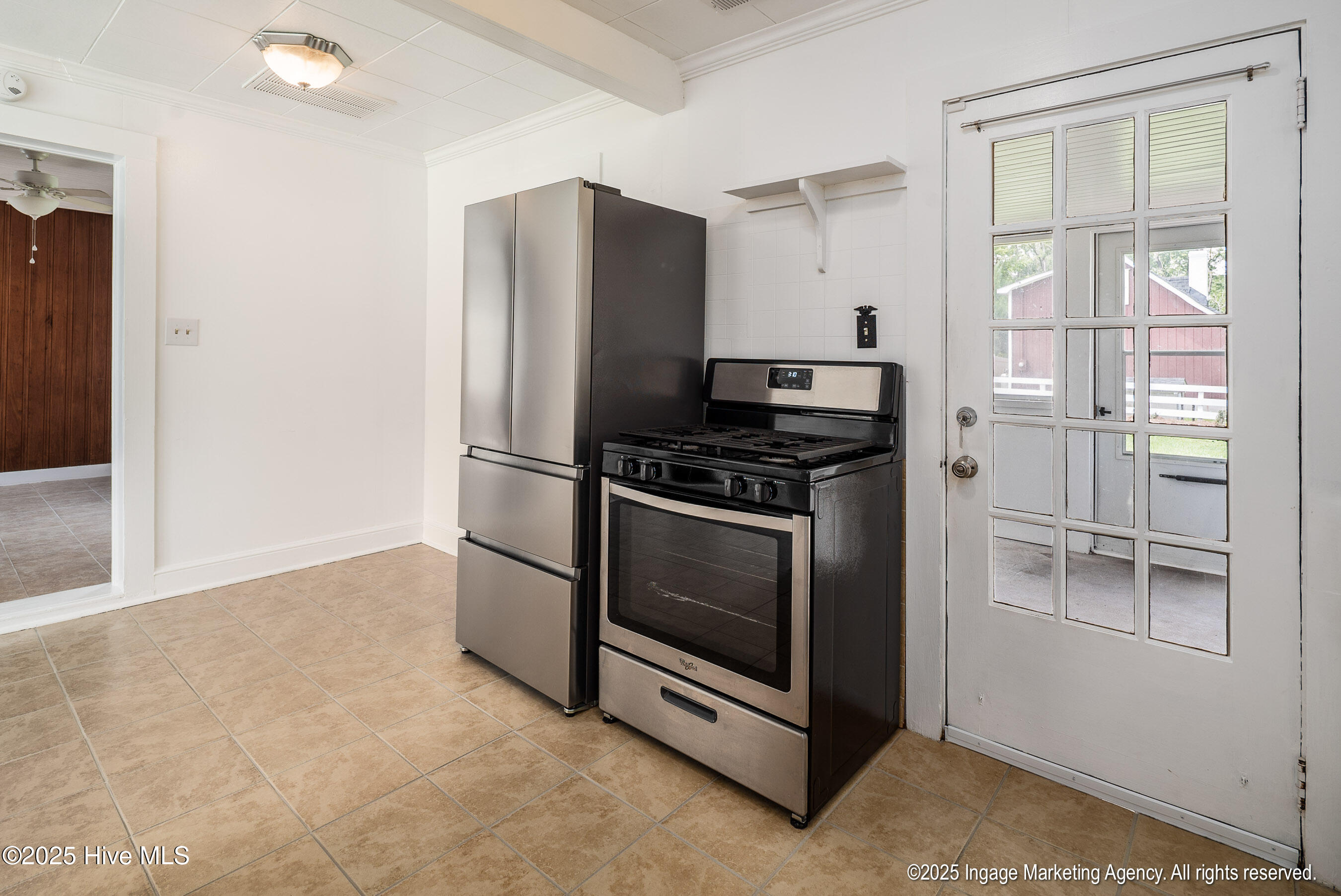 322 River Road Washington, NC 27889 - Photo 13 of 29 newer stainless appliances