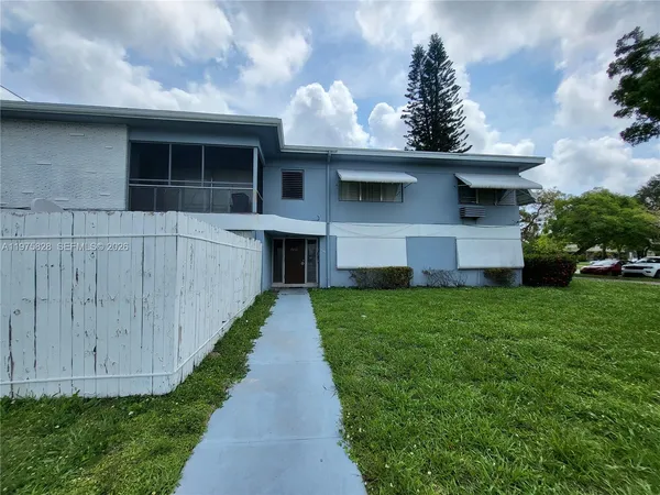 $2,100 | 2201 Northeast 172nd Street, Unit 3, North Miami Beach, FL 33160