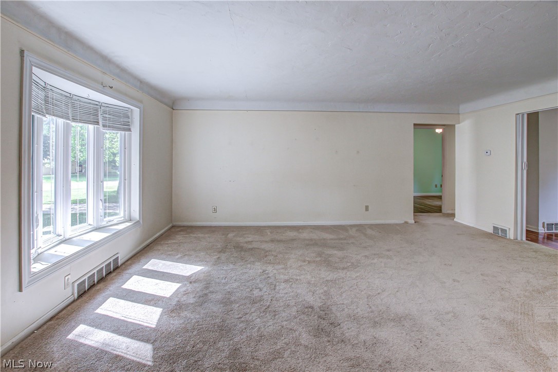 21400 Mastick Road Cleveland, OH 44126 - Photo 7 of 29