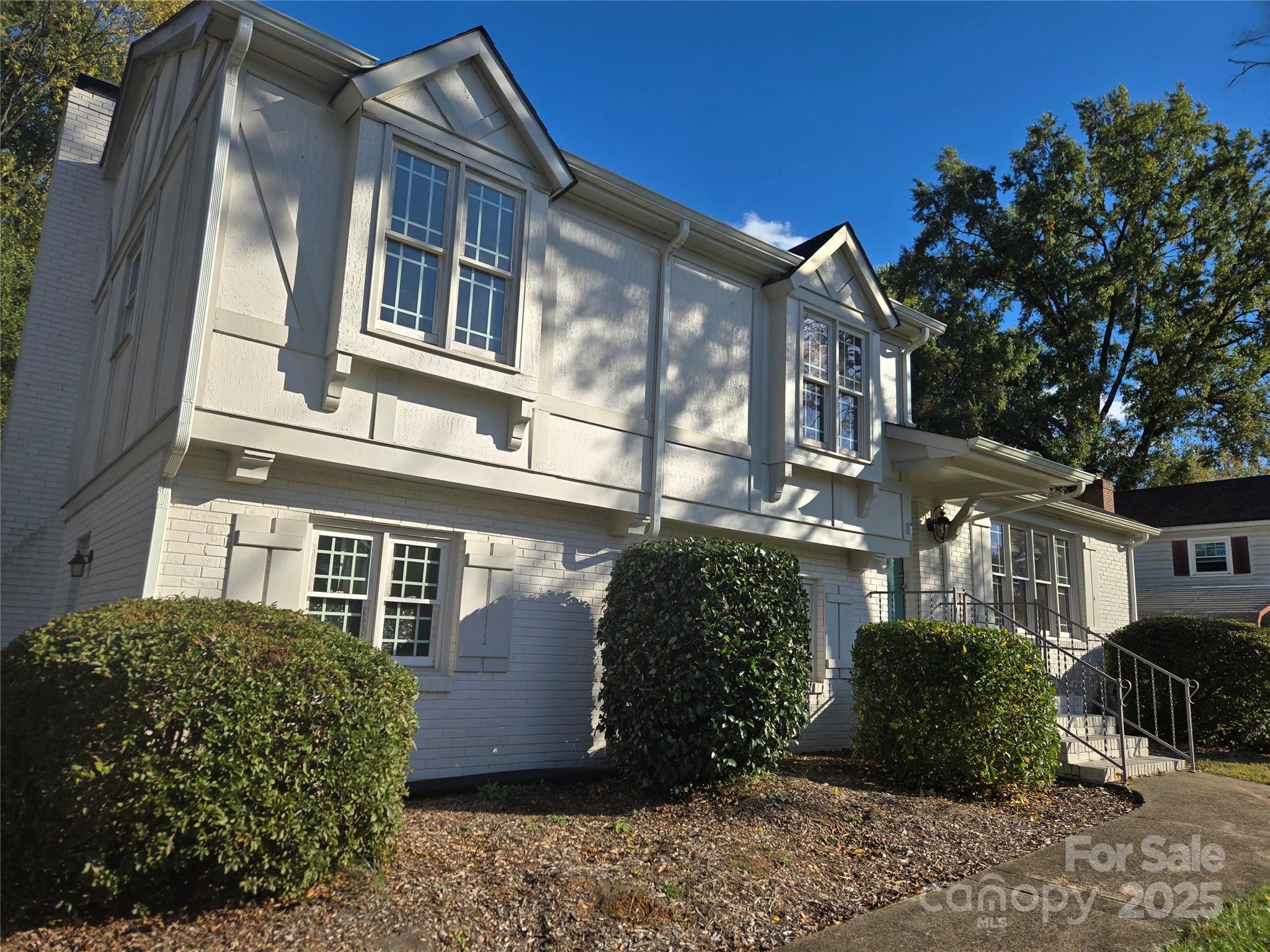 7214 Fox Hunt Road Charlotte, NC 28212 - Photo 4 of 24 a view of multiple house with a yard