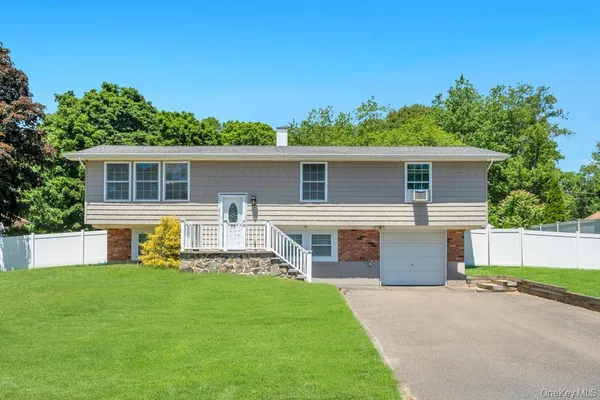 $669,000 | 5 Fairway Drive, Port Jefferson Station, NY 11776