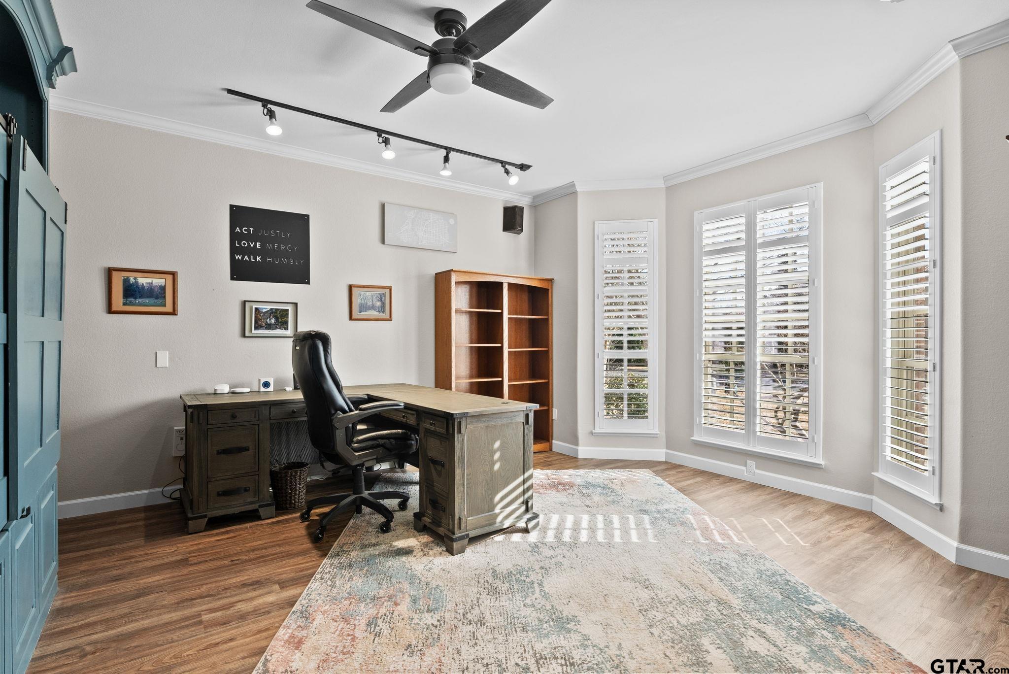 2306 Kingsmill Circle Tyler, TX 75703 - Photo 2 of 37