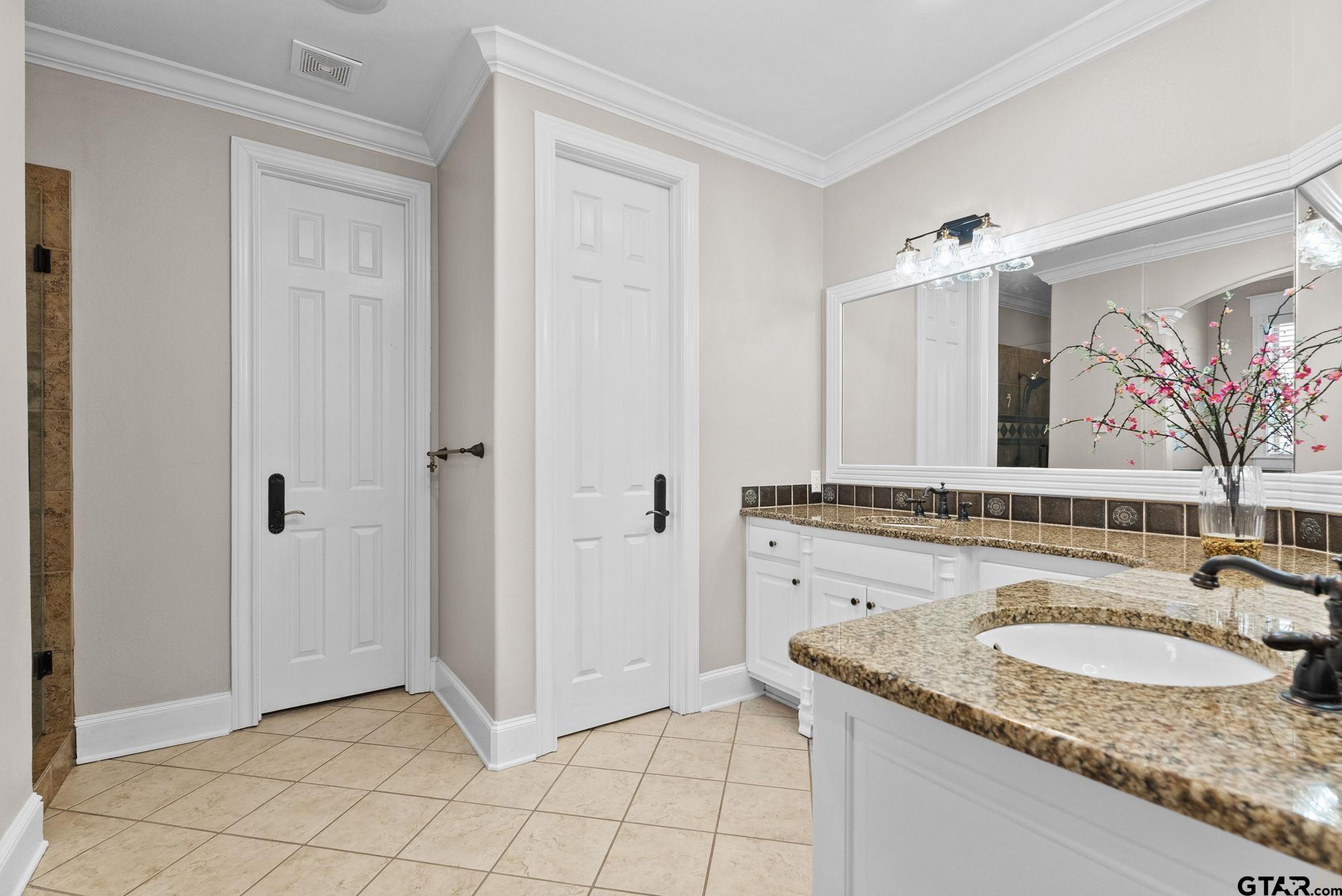 2306 Kingsmill Circle Tyler, TX 75703 - Photo 8 of 37