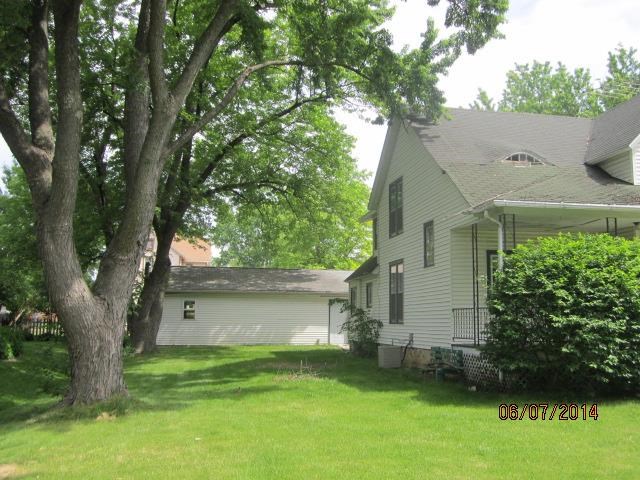 210 East Brayton Road Mount Morris, IL 61054 - Photo 2 of 11 a backyard of a house with lots of green space