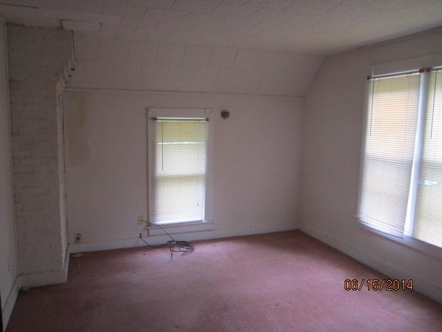 210 East Brayton Road Mount Morris, IL 61054 - Photo 10 of 11 an empty room with a window
