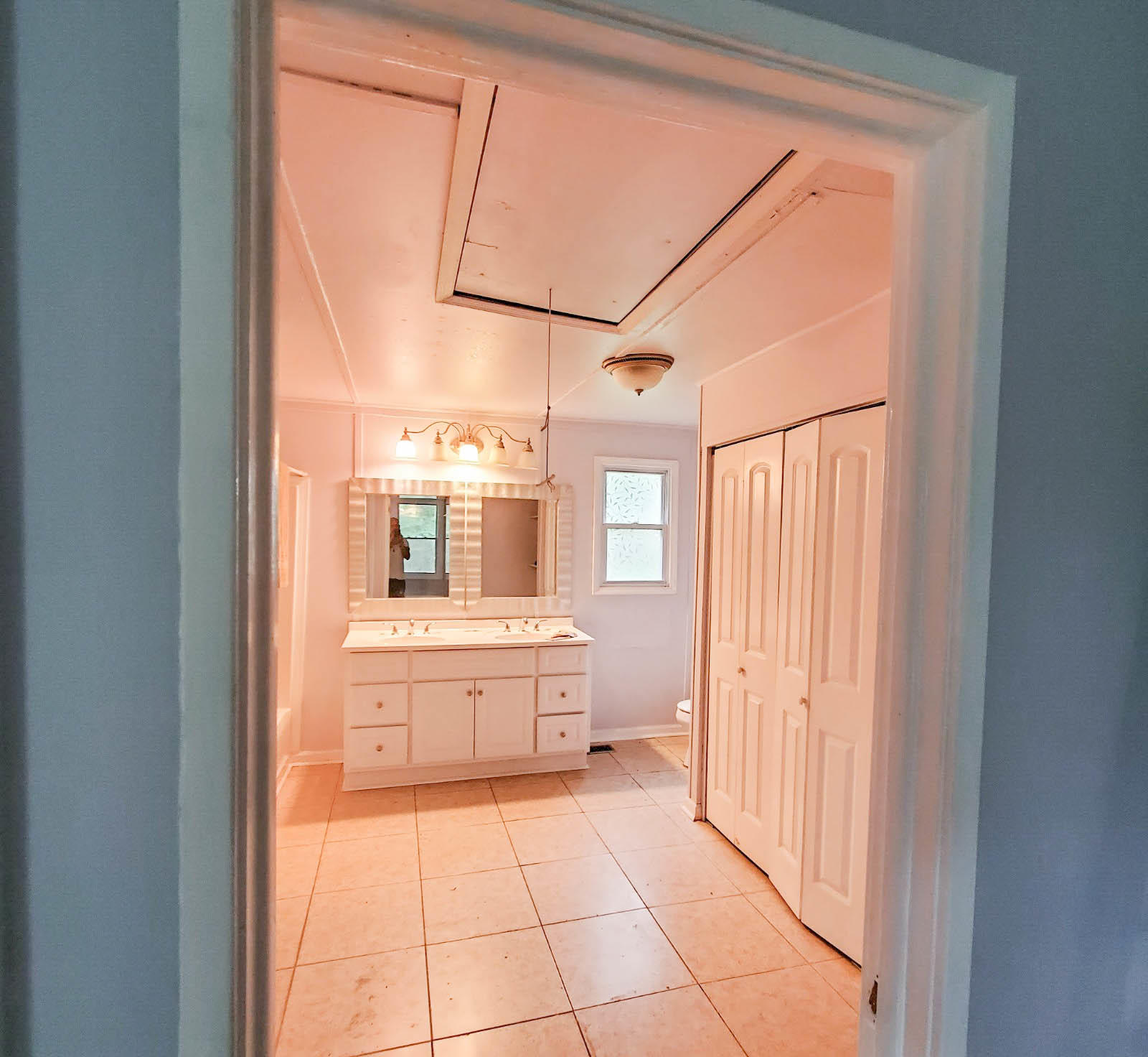 124 Jarrett Lane Oak Ridge, TN 37830 - Photo 11 of 24 jarret bath