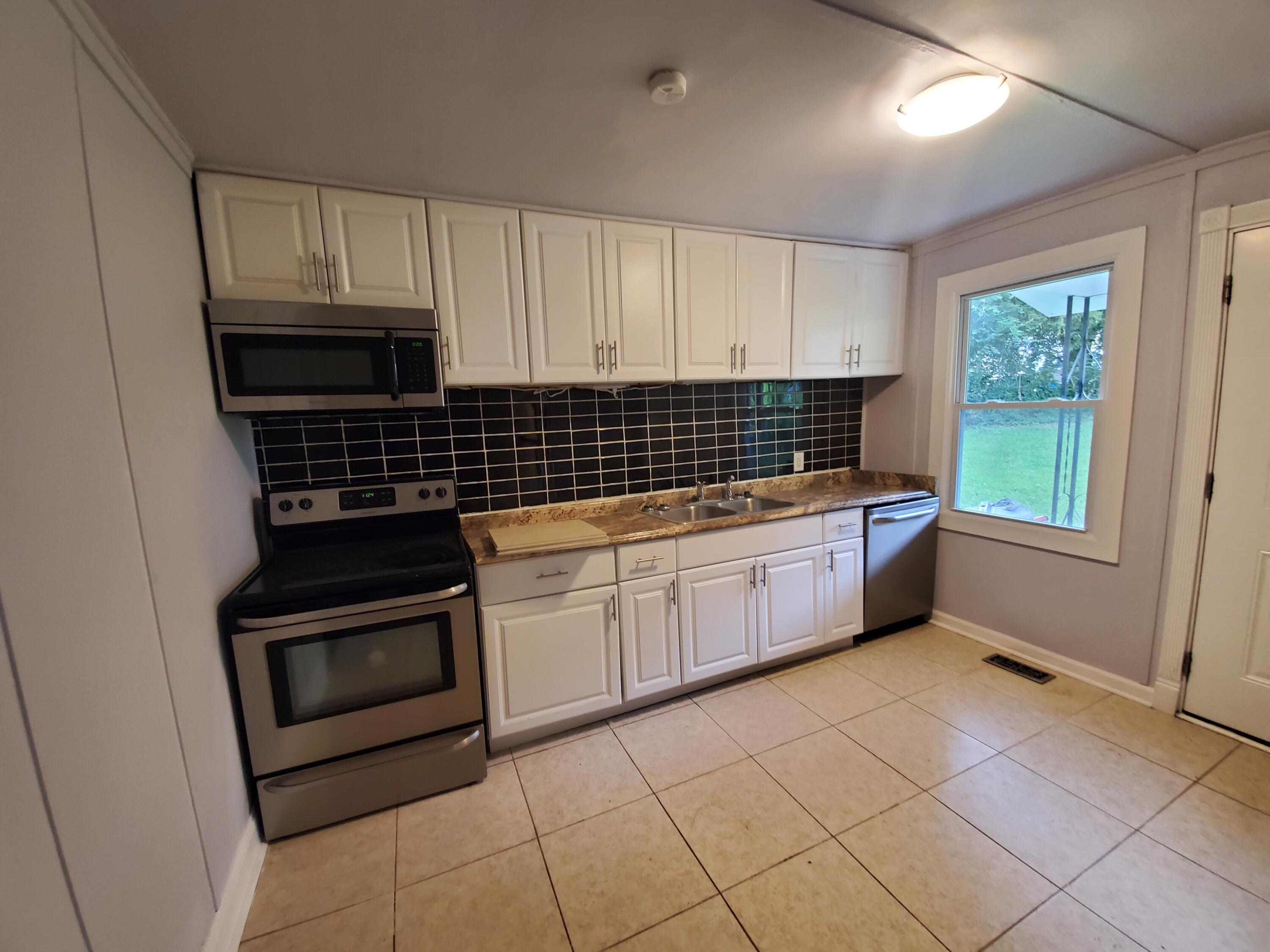 124 Jarrett Lane Oak Ridge, TN 37830 - Photo 7 of 24 20210816_174906