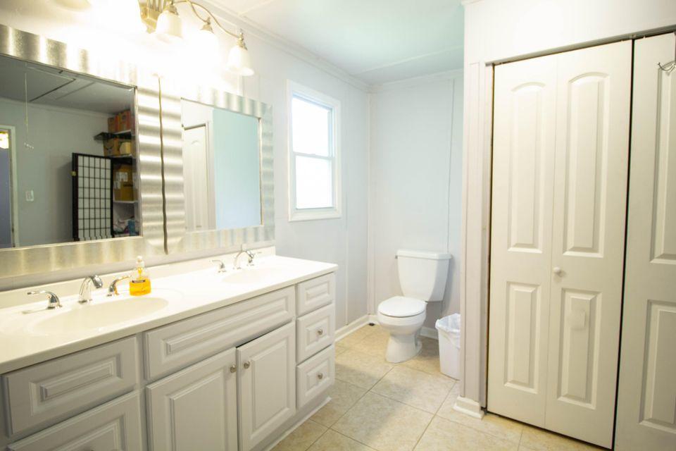 124 Jarrett Lane Oak Ridge, TN 37830 - Photo 10 of 24 jarret bath