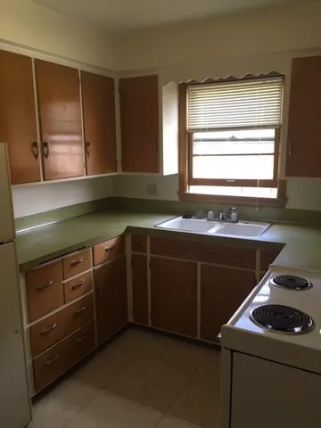 $1,285 | 925 Haywood Drive, Madison, WI 53715