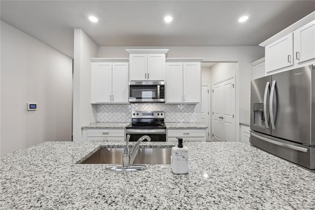 5151 Longview Run Decatur, GA 30035 - Photo 8 of 41 Gallery Image 8