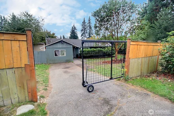 $2,600 | 6304 232nd Street Southwest, Mountlake Terrace, WA 98043