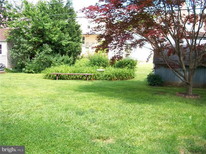 42 Braeburn Road Havertown, PA 19083 - Photo 4 of 19 Back Yard
