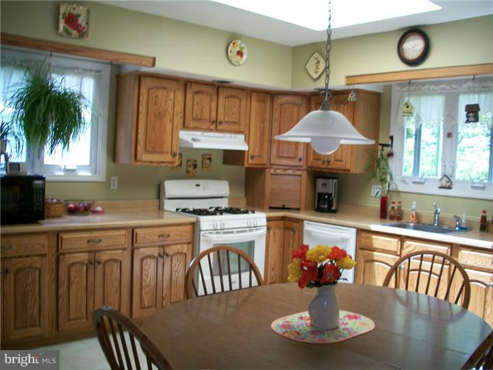 42 Braeburn Road Havertown, PA 19083 - Photo 6 of 19 Kitchen