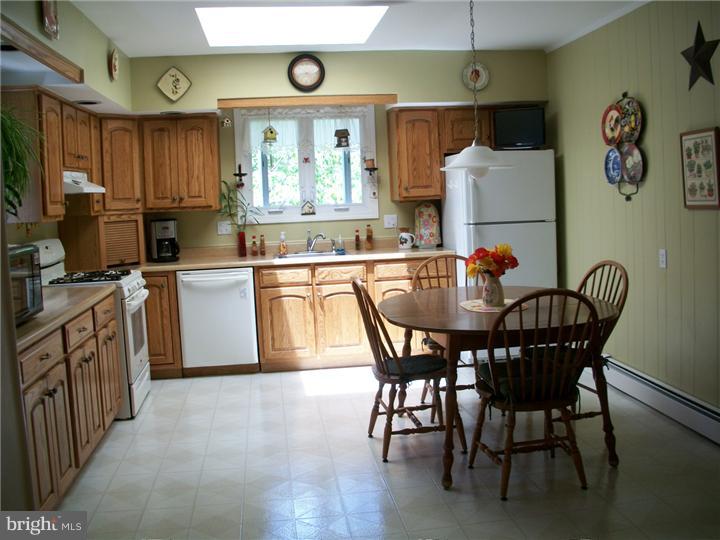 42 Braeburn Road Havertown, PA 19083 - Photo 7 of 19 Kitchen