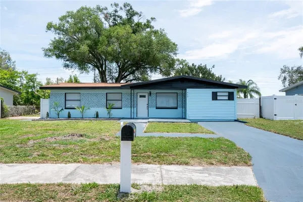 $399,000 | 415 Country Club Drive, Oldsmar, FL 34677