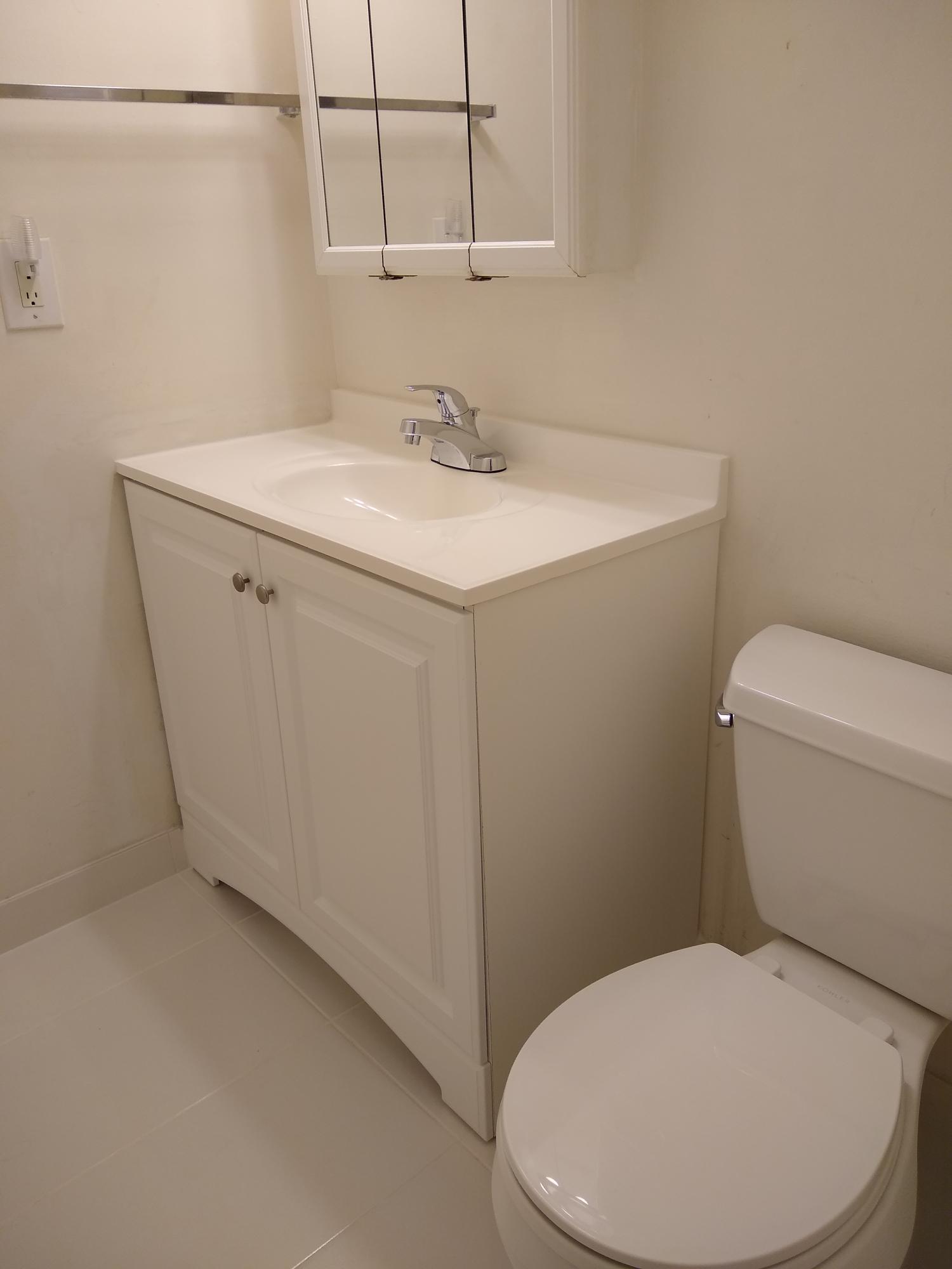 616 Northwest 13th Street, Unit 25 Boca Raton, FL 33486 - Photo 11 of 26 OaksofBocaBath8
