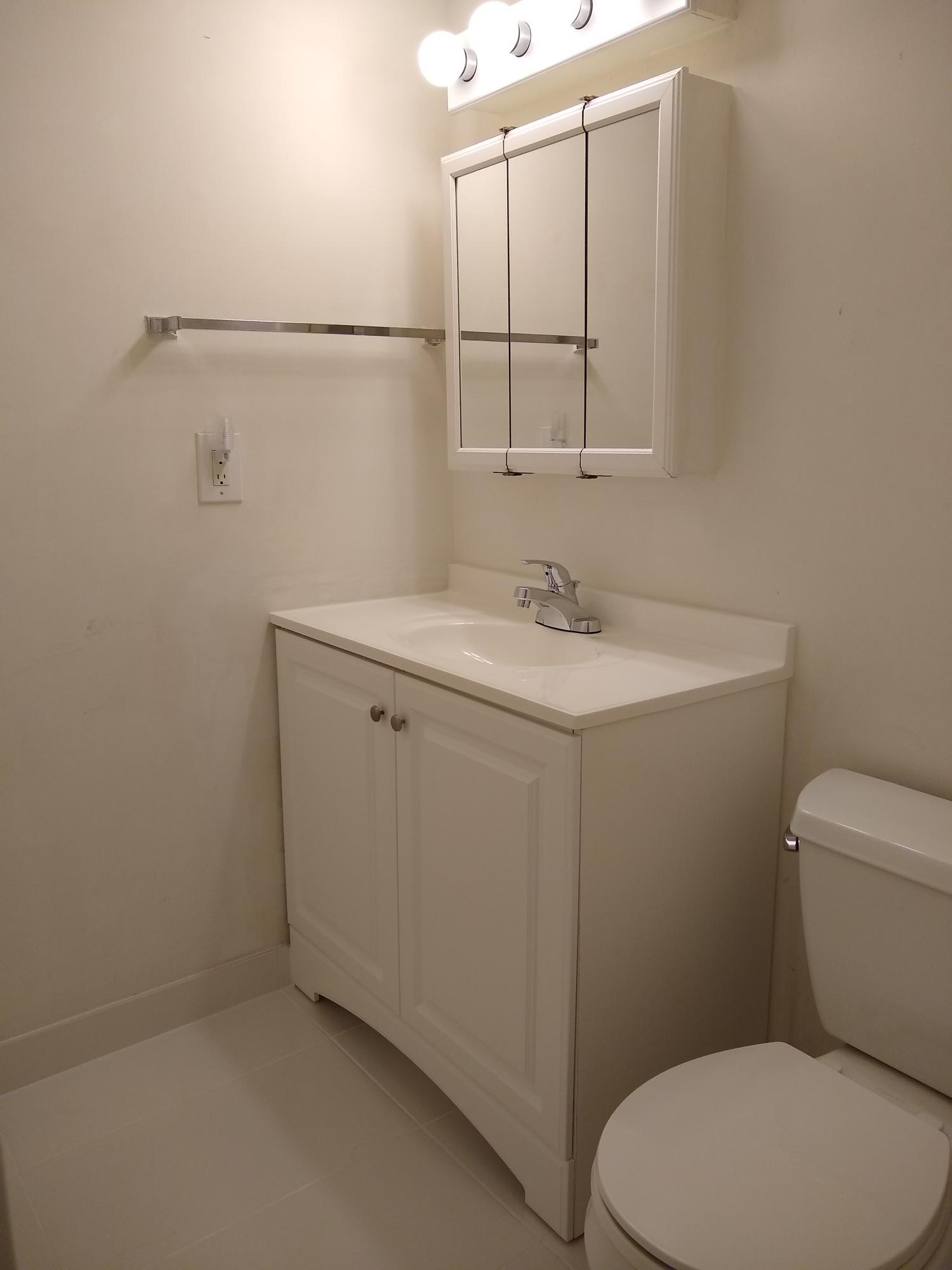 616 Northwest 13th Street, Unit 25 Boca Raton, FL 33486 - Photo 14 of 26 OakofBocaBath2