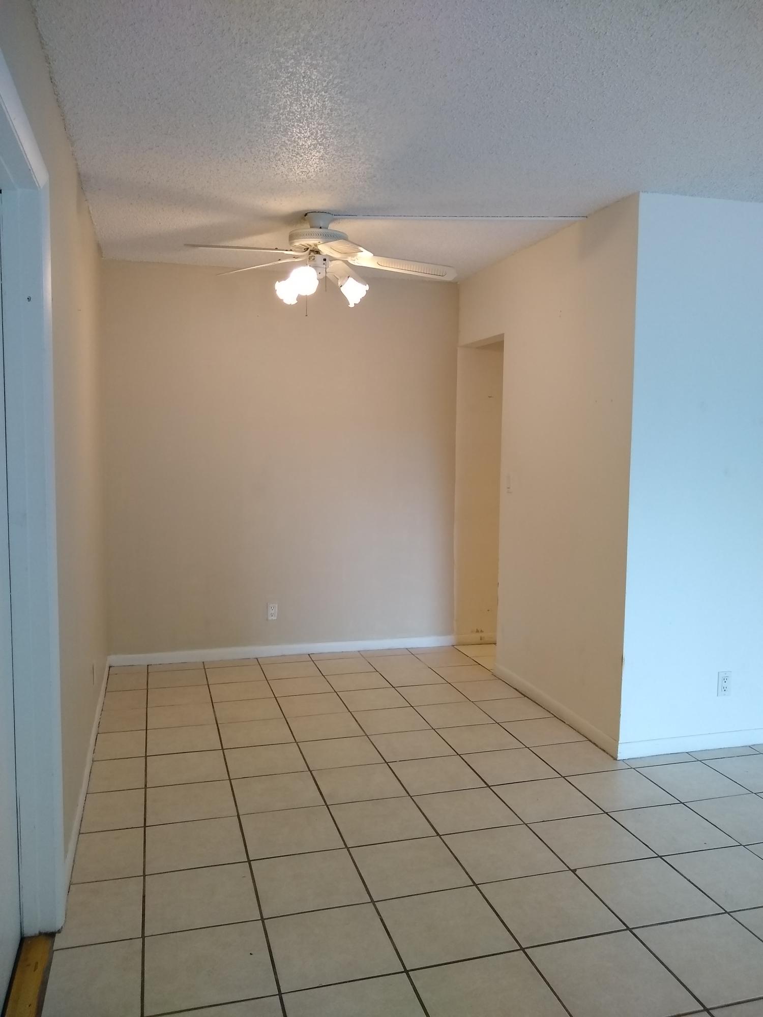 616 Northwest 13th Street, Unit 25 Boca Raton, FL 33486 - Photo 4 of 26 OaksofBocaKitchen2