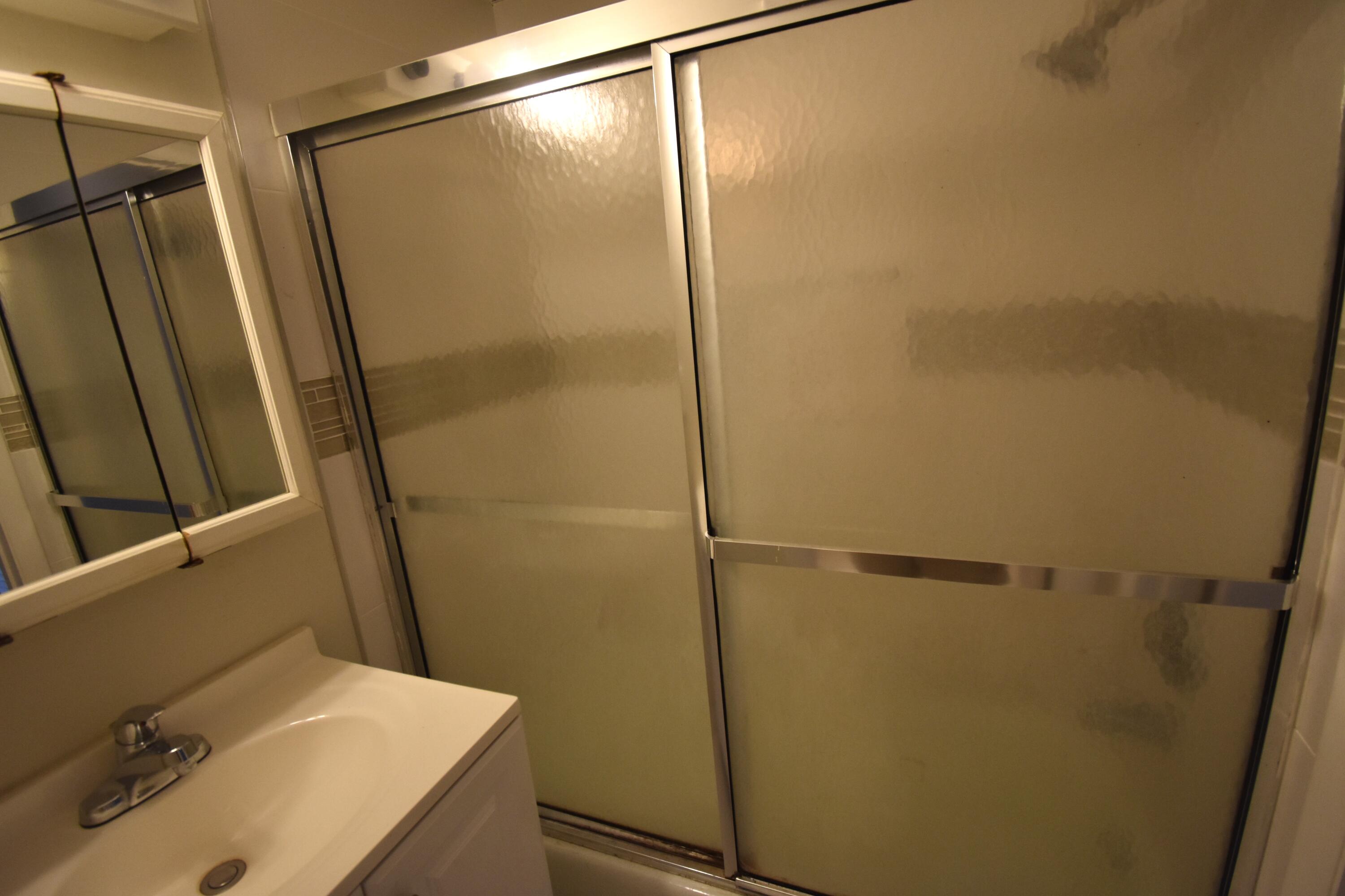 616 Northwest 13th Street, Unit 25 Boca Raton, FL 33486 - Photo 5 of 26 Tub Shower