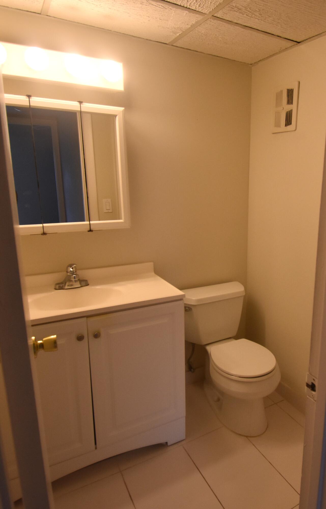 616 Northwest 13th Street, Unit 25 Boca Raton, FL 33486 - Photo 7 of 26 Bathroom
