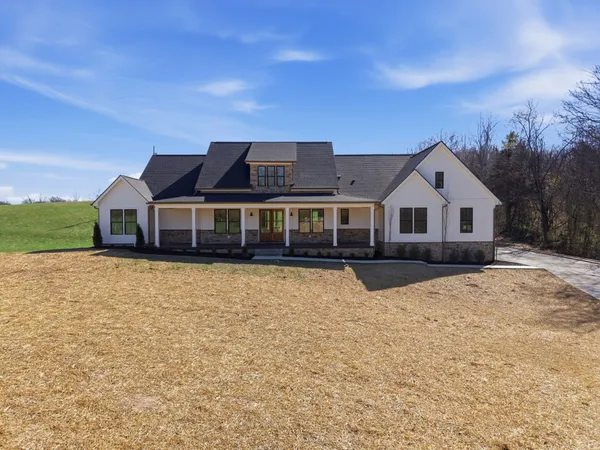 $889,900 | 2176 Hogan Road, Burns, TN 37029