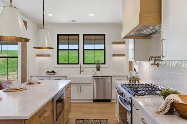 $889,900 | 2176 Hogan Road, Burns, TN 37029