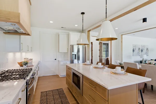 $889,900 | 2176 Hogan Road, Burns, TN 37029