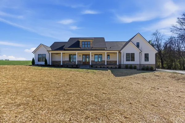 $889,900 | 2176 Hogan Road, Burns, TN 37029