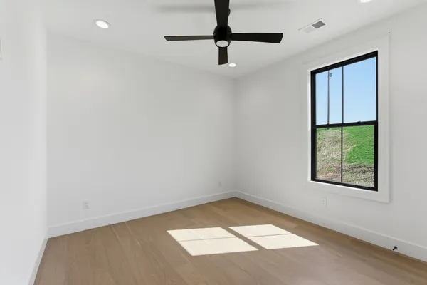 $889,900 | 2176 Hogan Road, Burns, TN 37029