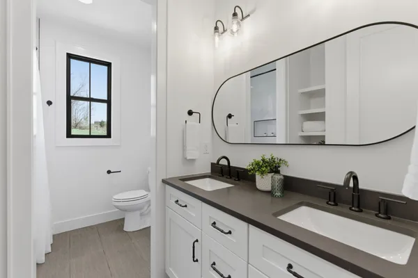 $889,900 | 2176 Hogan Road, Burns, TN 37029