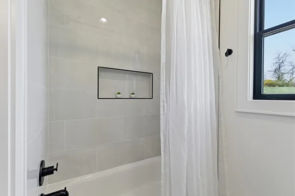 $889,900 | 2176 Hogan Road, Burns, TN 37029