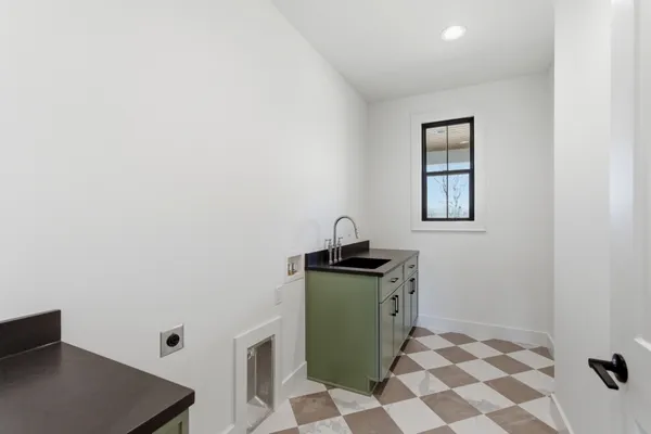 $889,900 | 2176 Hogan Road, Burns, TN 37029