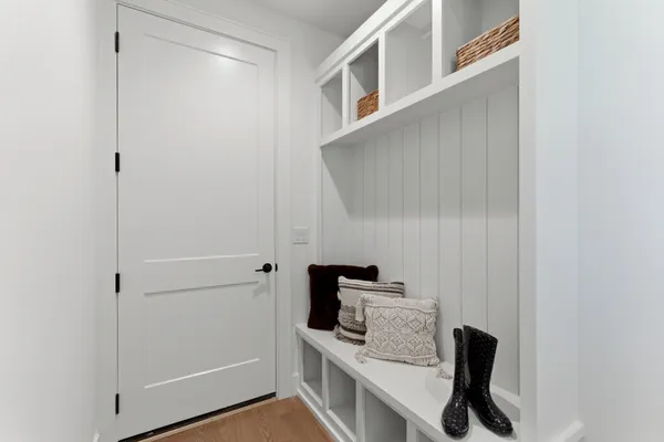 $889,900 | 2176 Hogan Road, Burns, TN 37029