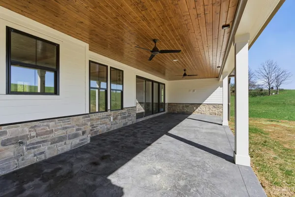 $889,900 | 2176 Hogan Road, Burns, TN 37029