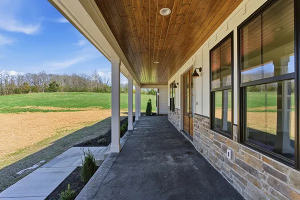 $889,900 | 2176 Hogan Road, Burns, TN 37029