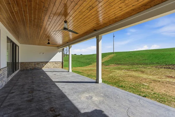 $889,900 | 2176 Hogan Road, Burns, TN 37029