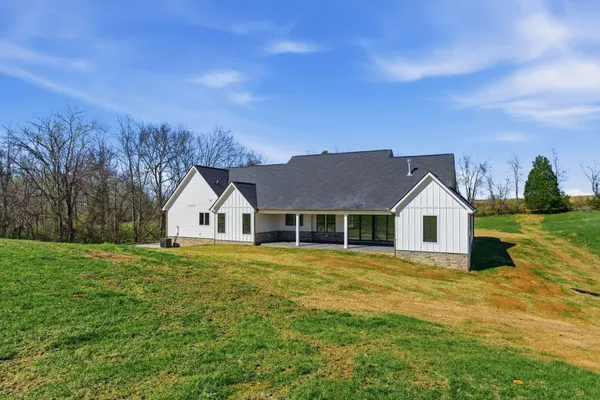 $889,900 | 2176 Hogan Road, Burns, TN 37029