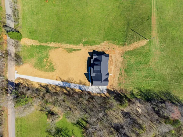 $889,900 | 2176 Hogan Road, Burns, TN 37029