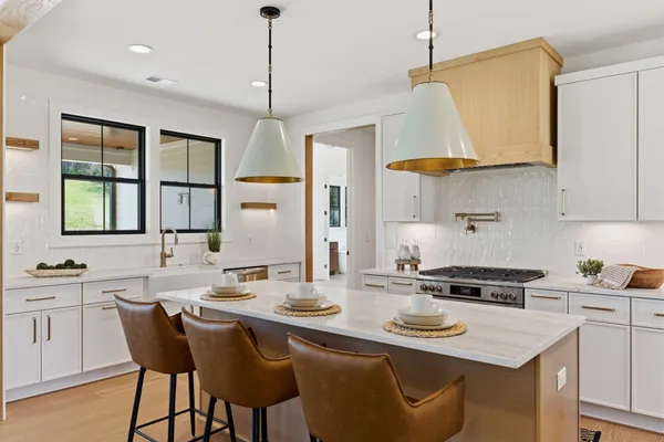 $889,900 | 2176 Hogan Road, Burns, TN 37029