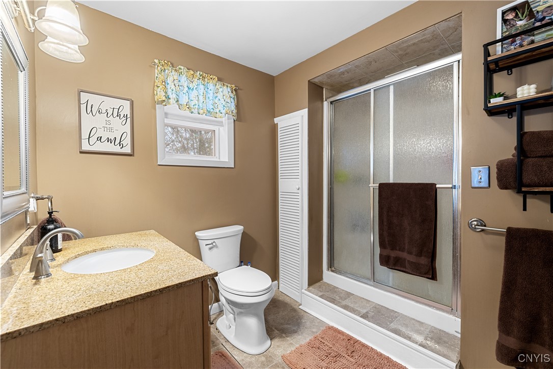 8789 Grange Hill Road Paris, NY 13456 - Photo 23 of 39 Primary suite bathroom