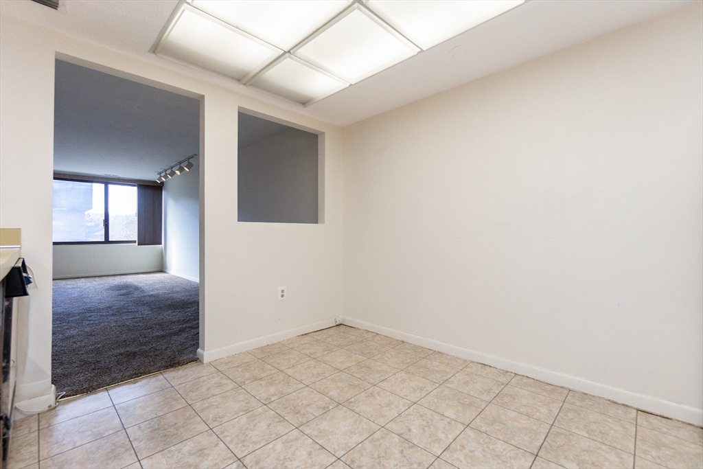 404 Paradise Road, Unit 2N Swampscott, MA 01907 - Photo 11 of 29