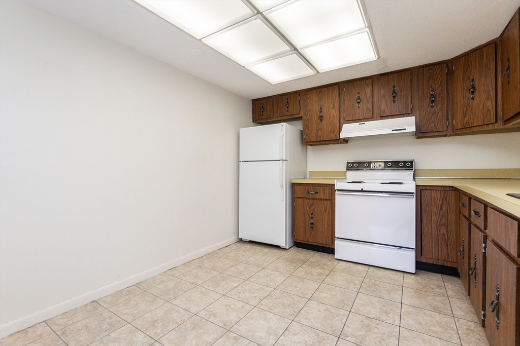 404 Paradise Road, Unit 2N Swampscott, MA 01907 - Photo 12 of 29