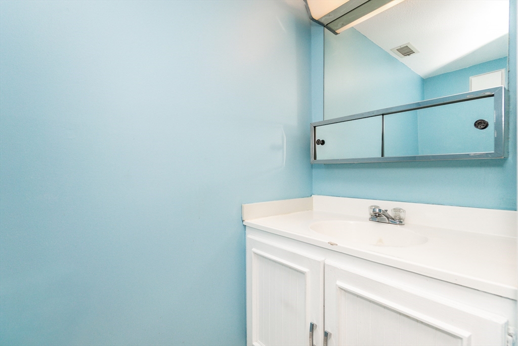 404 Paradise Road, Unit 2N Swampscott, MA 01907 - Photo 13 of 29