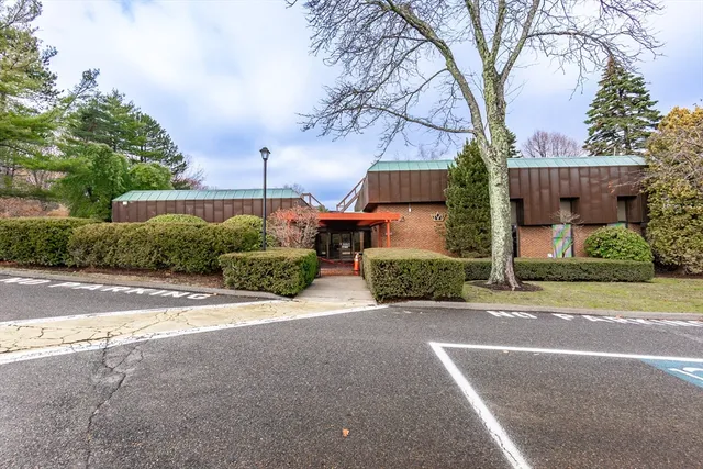 $2,350 | 404 Paradise Road, Unit 2N, Swampscott, MA 01907