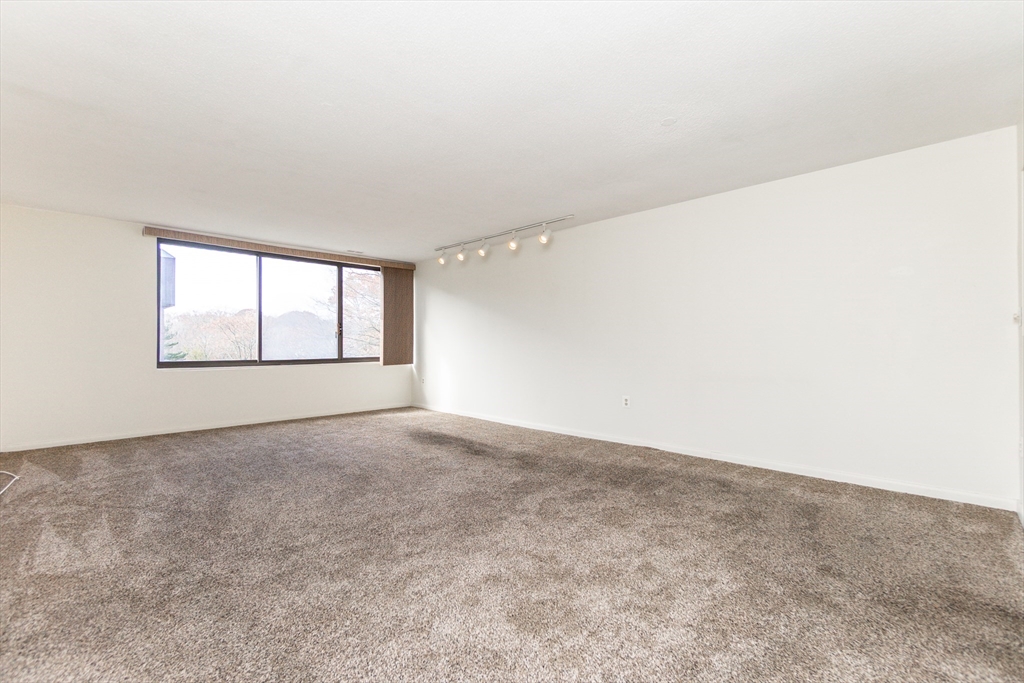 404 Paradise Road, Unit 2N Swampscott, MA 01907 - Photo 7 of 29