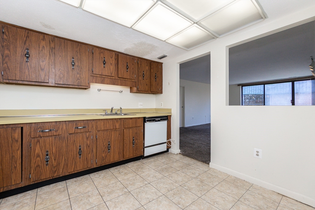 404 Paradise Road, Unit 2N Swampscott, MA 01907 - Photo 10 of 29