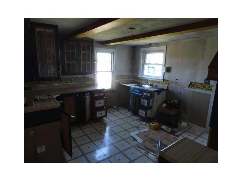 1051 Henry Road Latrobe, PA 15650 - Photo 4 of 11 Kitchen.